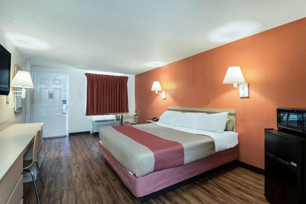 Motel 6 Newport News, VA - Featured Image