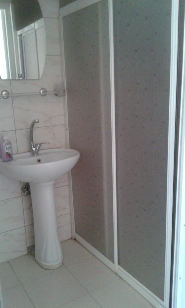 ميني بوفي بانسيون - Bathroom