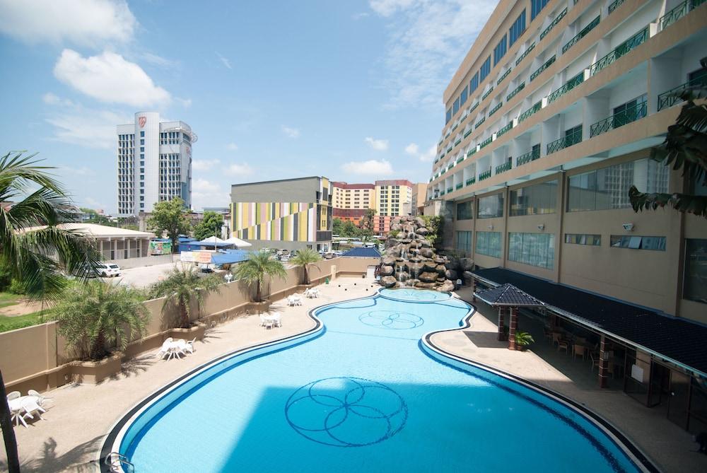 Grand DarulMakmur Hotel Kuantan - Outdoor Pool