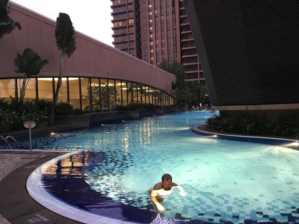 Diamondsuite at Times Square KL - Outdoor Pool