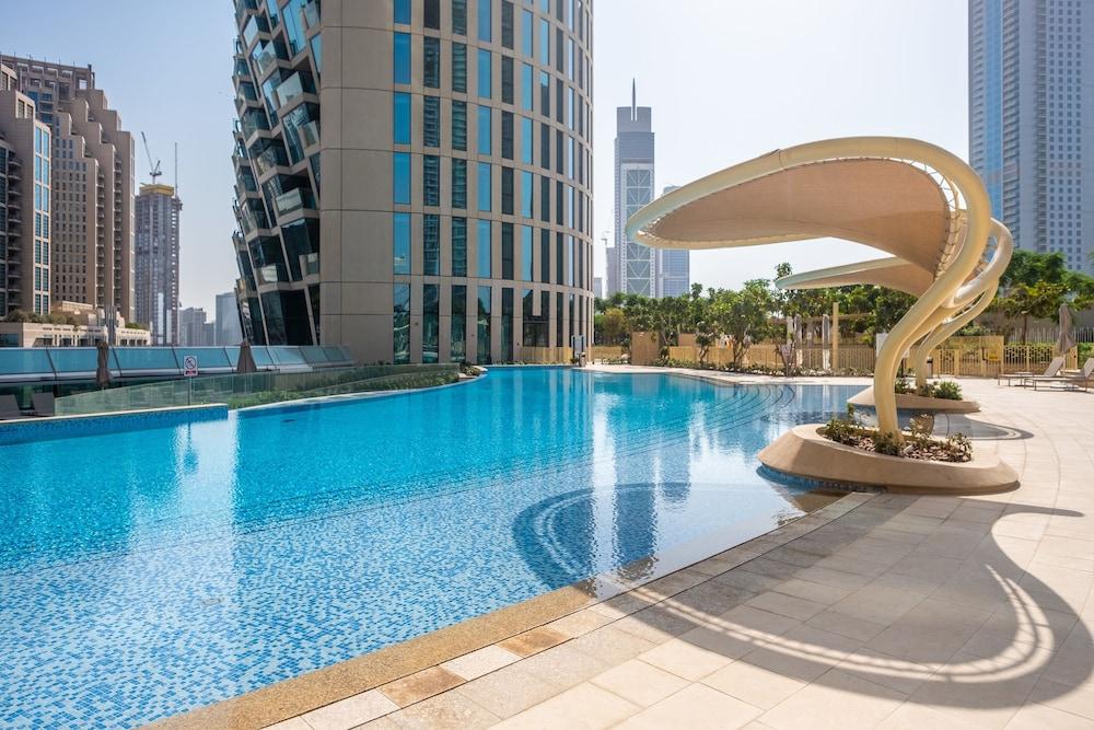 Bravoway Burj Vista 1 in Downtown Dubai - Outdoor Pool