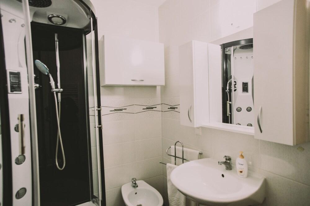 Penthouse Ambiance Brasov - Bathroom
