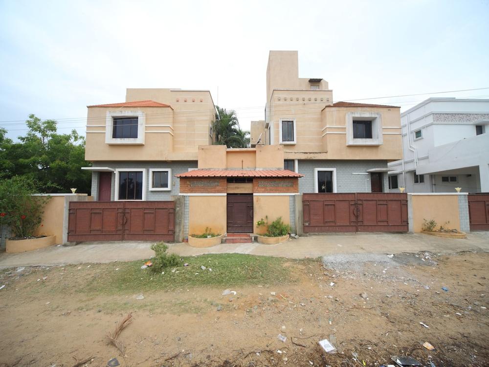 OYO 15517 Kms House - Featured Image