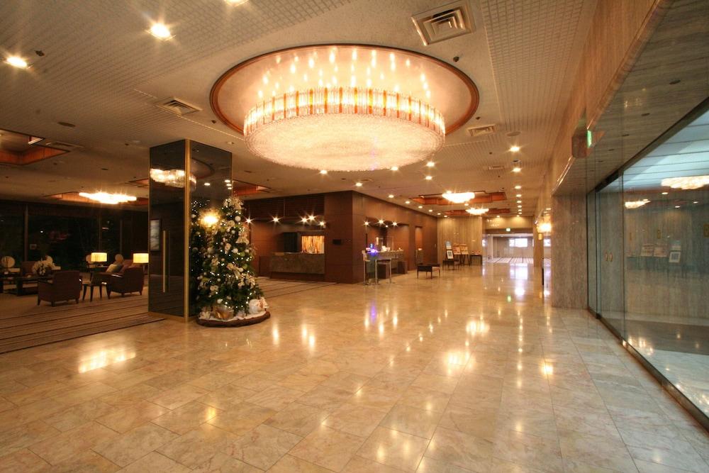 Okayama Plaza Hotel - Lobby