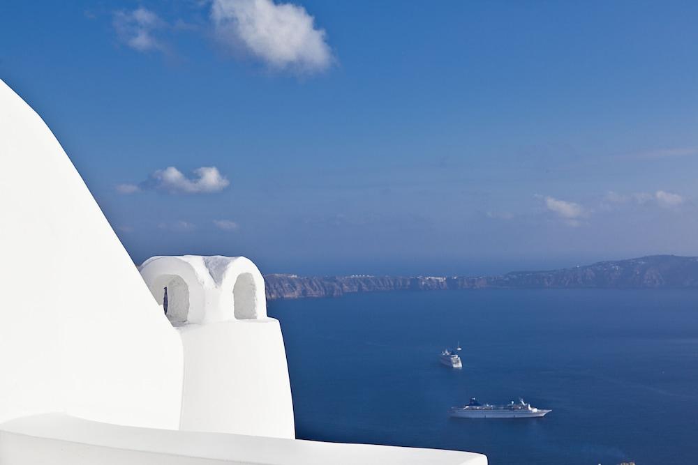 Katikies Chromata Santorini - The Leading Hotels of the World - Exterior
