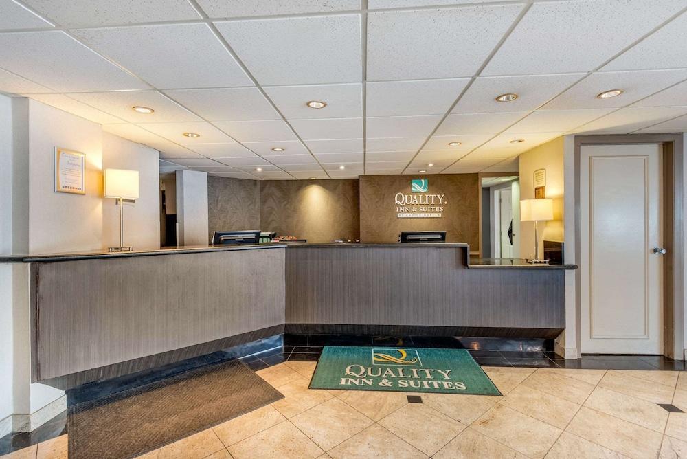 Quality Inn & Suites - Lobby