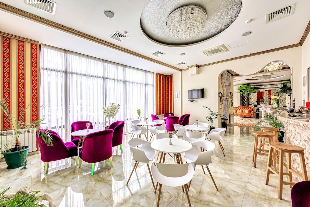 Cron Palace Tbilisi Hotel - Lobby Lounge