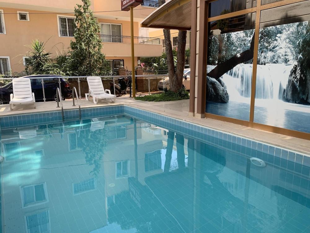 Aladin Hotel - Outdoor Pool