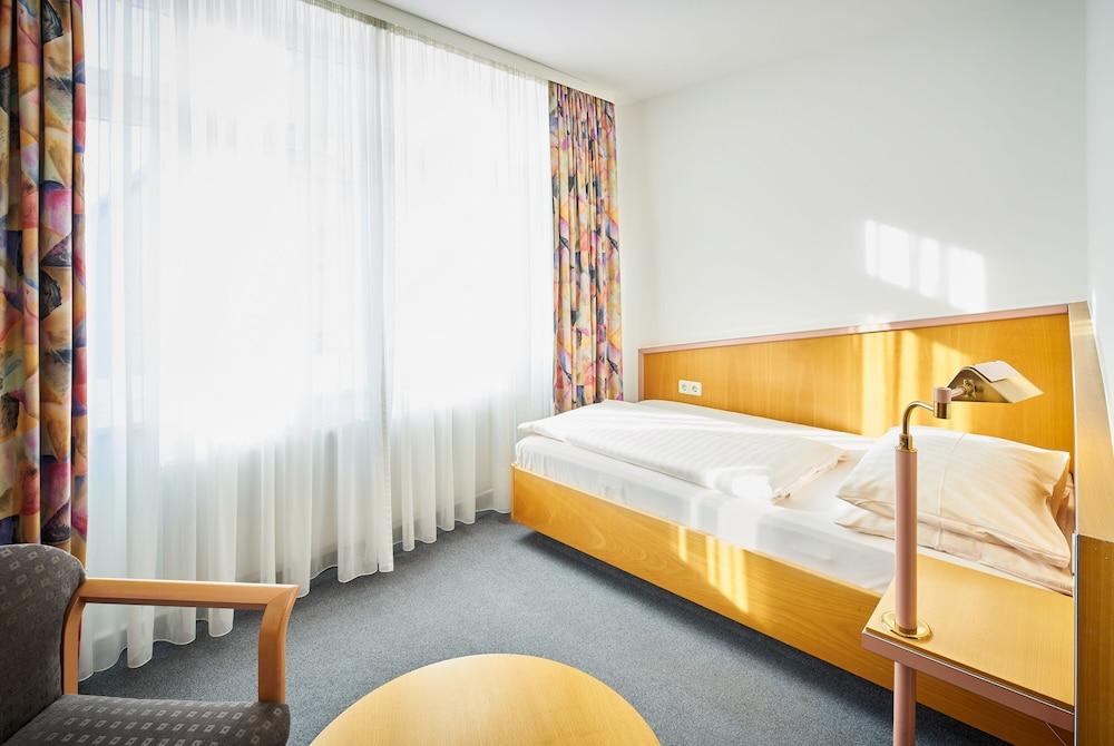 Hotel Brita Stuttgart - Room