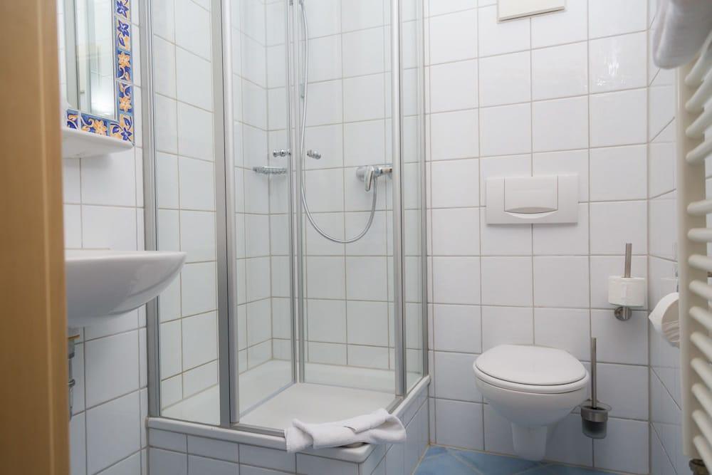 Alter Wirt Putzbrunn - Bathroom