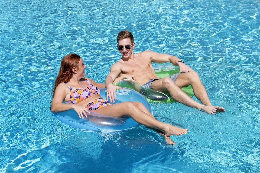 Comfort Inn & Suites Daytona Beach Oceanfront - Outdoor Pool