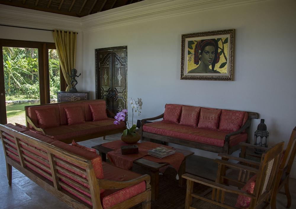 Villa Mandala - Lobby Sitting Area