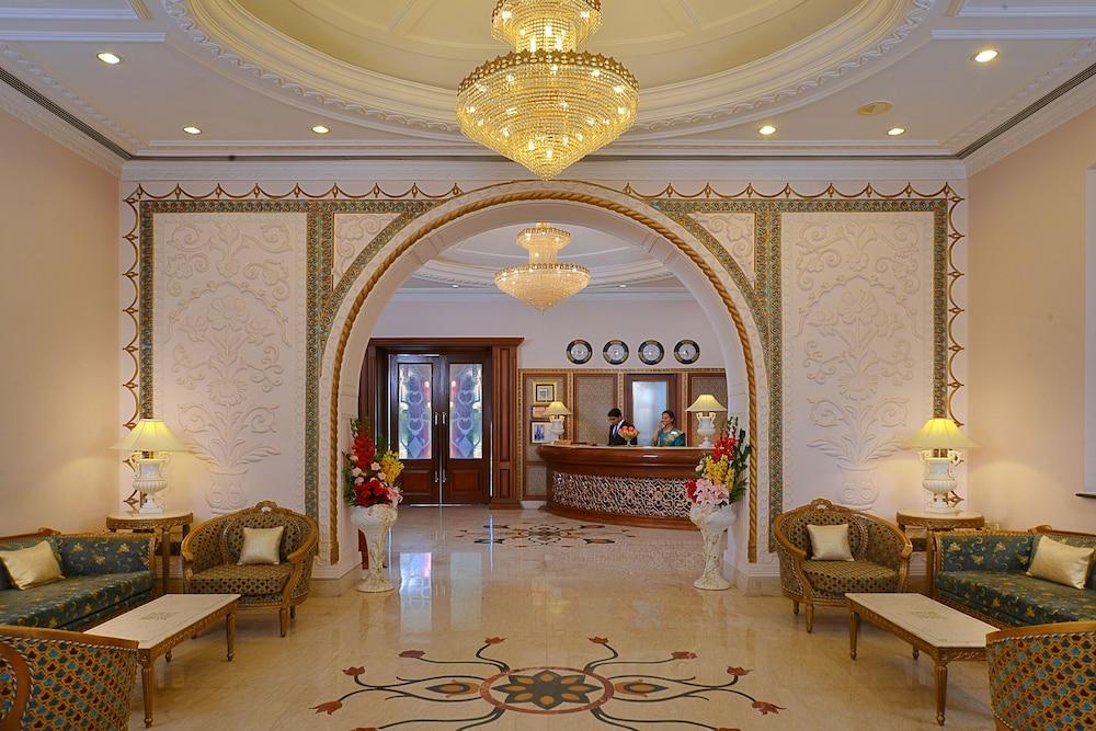 Noor-Us-Sabah Palace - Interior Entrance