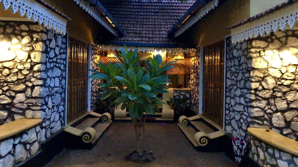 Plumeria Luxury Villas - Interior Entrance