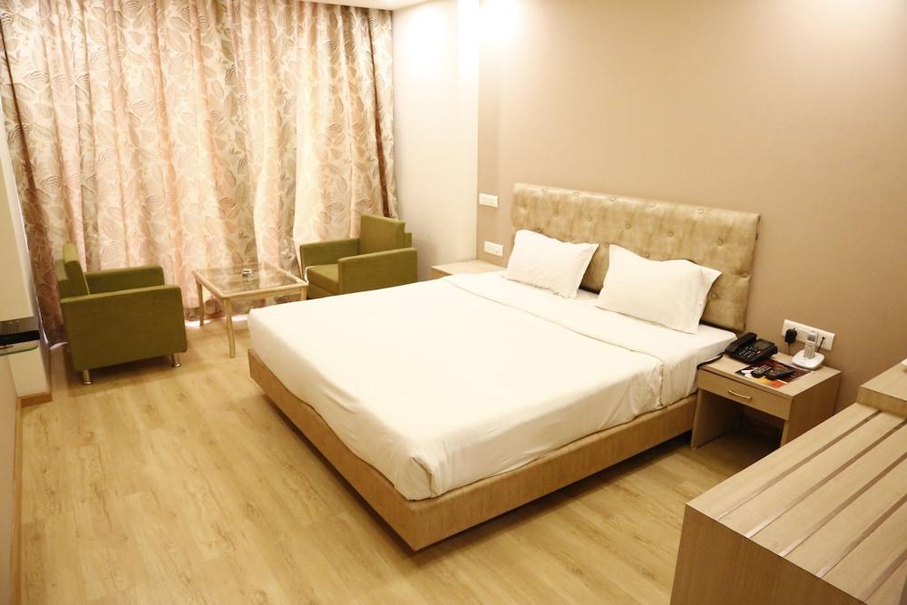 Hotel Nisarga - Room