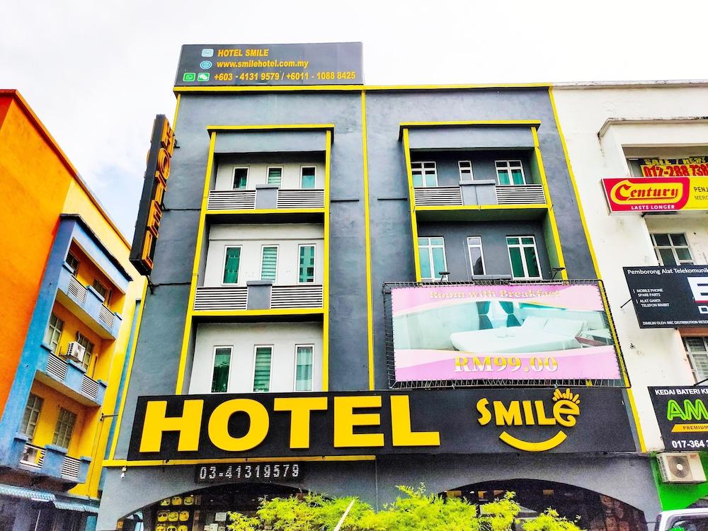 Smile Hotel Danau Kota - Featured Image