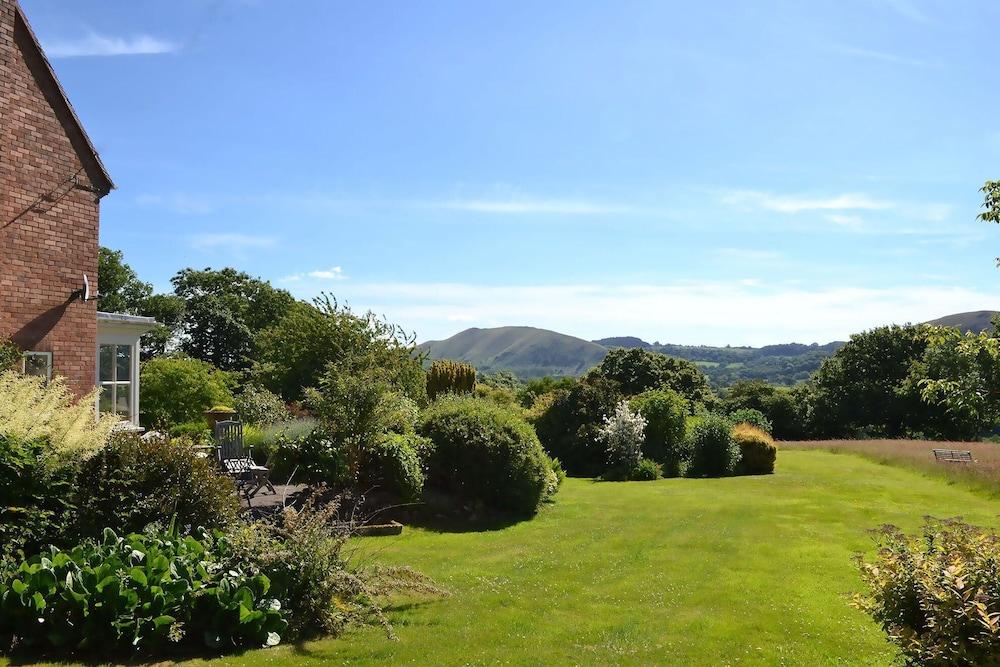 Beautiful detached country house nestled in the Shropshire Hills AONB - Property Grounds