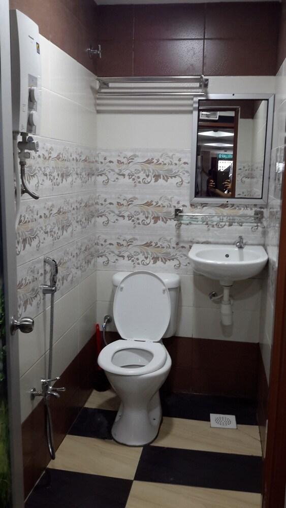Kota Damansara Business Hotel - Bathroom