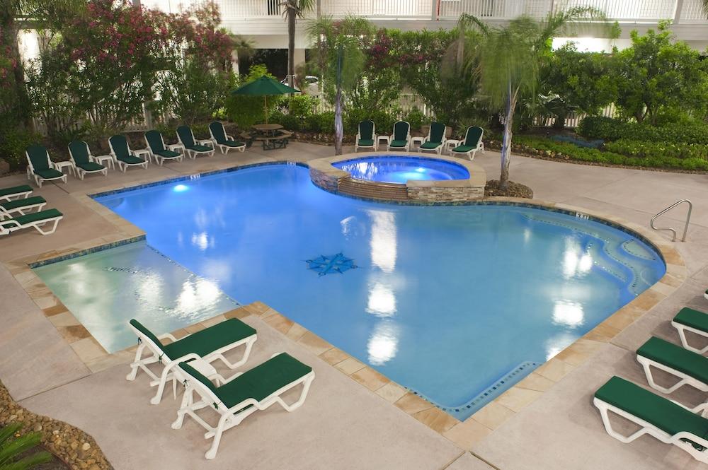 Casa Del Mar Beachfront Suites Onsite Team - Outdoor Pool
