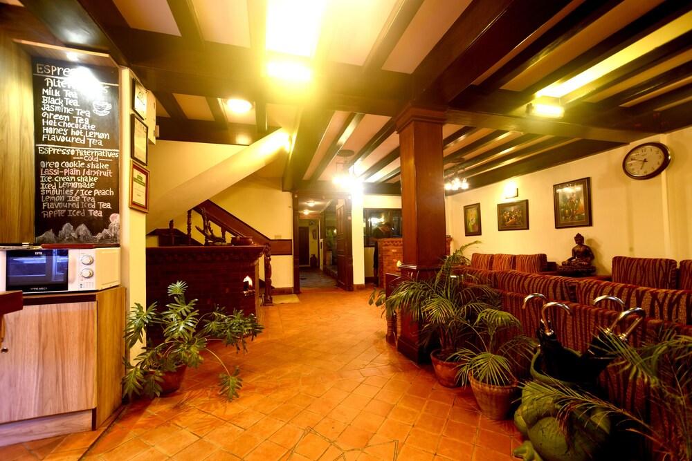 Vajra Guest House & Restaurant - Lobby