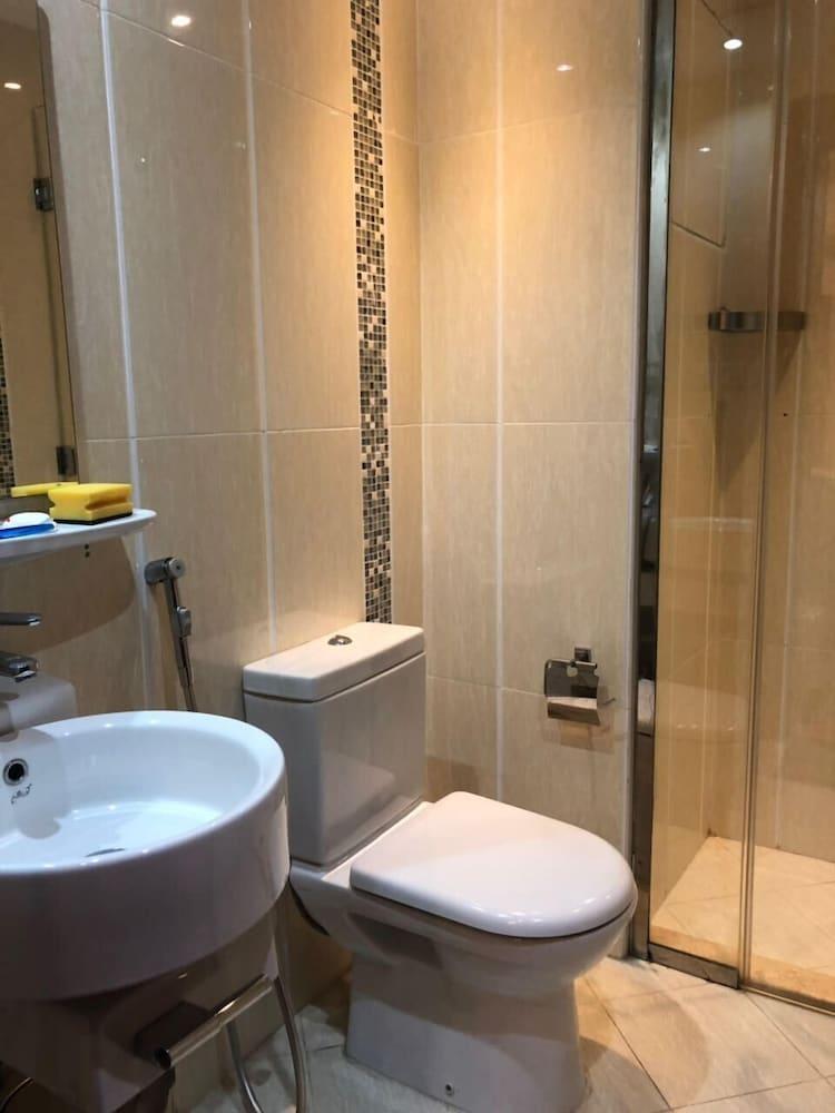 Al Shoqdof hotel Jeddah - Bathroom