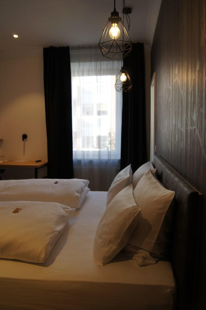 Hotel Bayerischer Hof - Room
