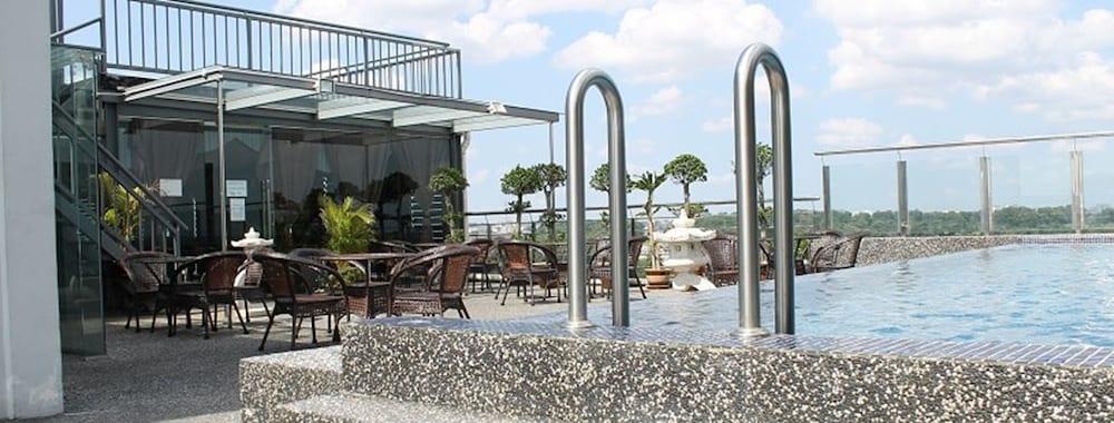 Pariss Hotel Johor Bahru - Pool