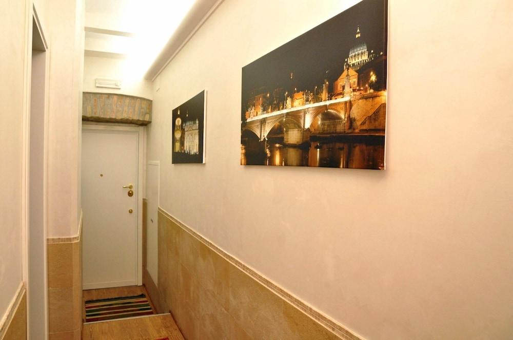 BB Vatican Accomodation - Interior Entrance