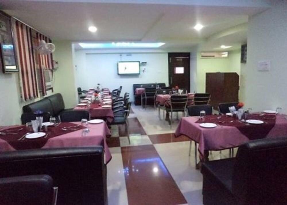 Hotel Silver Oak Gwalior - Restaurant