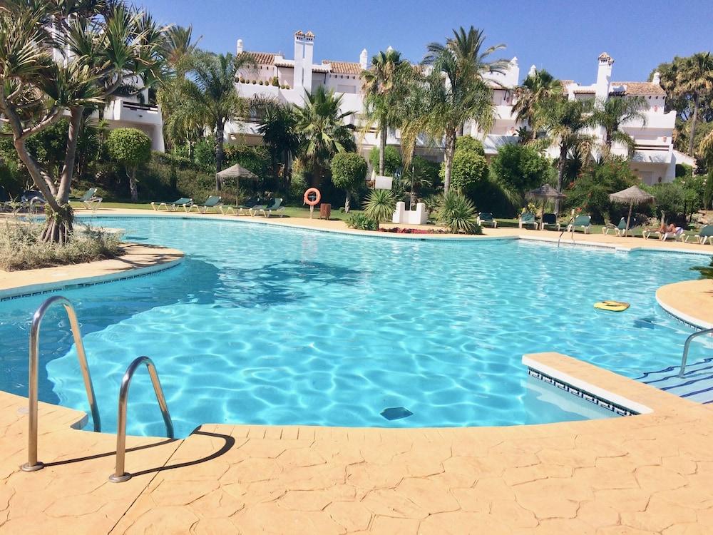 Luxury Villas de Costalita Marbella - Outdoor Pool