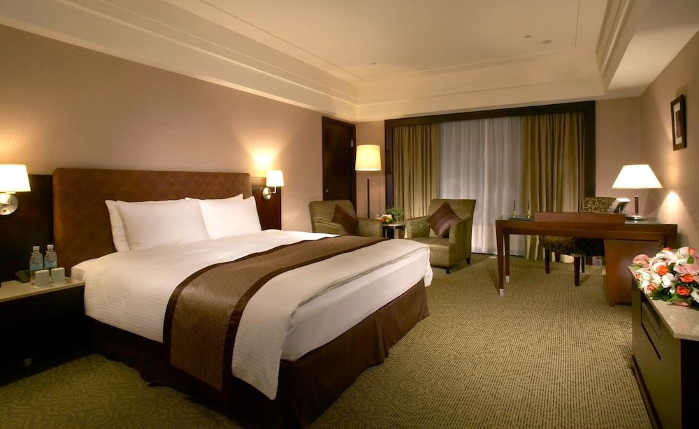 Grand Forward Hotel - Room