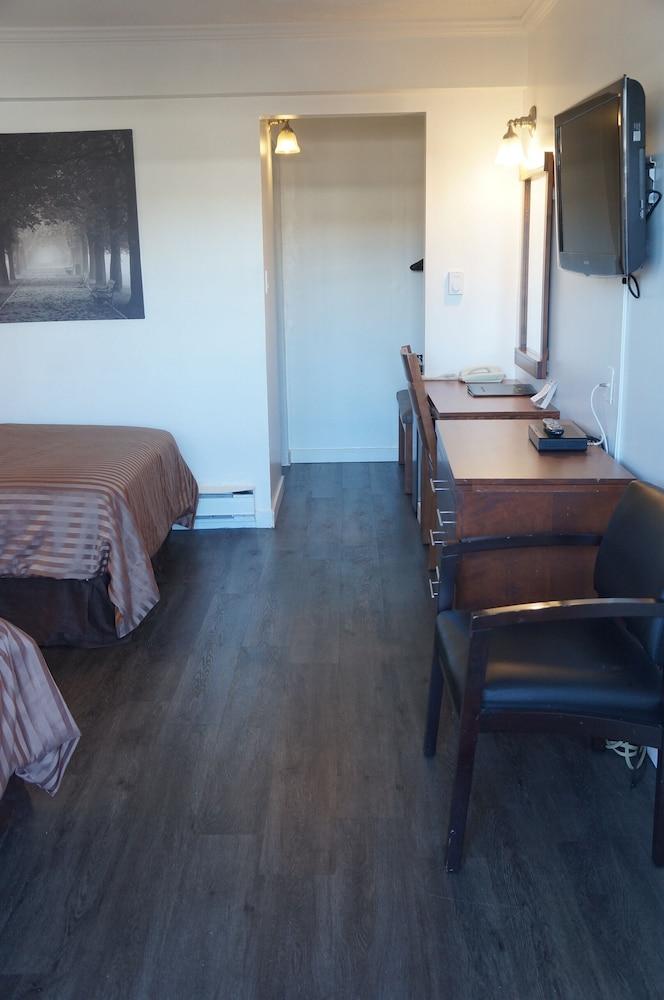 Westward Inn & Suites - Room