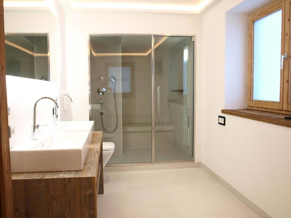 Luxury Apartment Schoenbichl - Bathroom