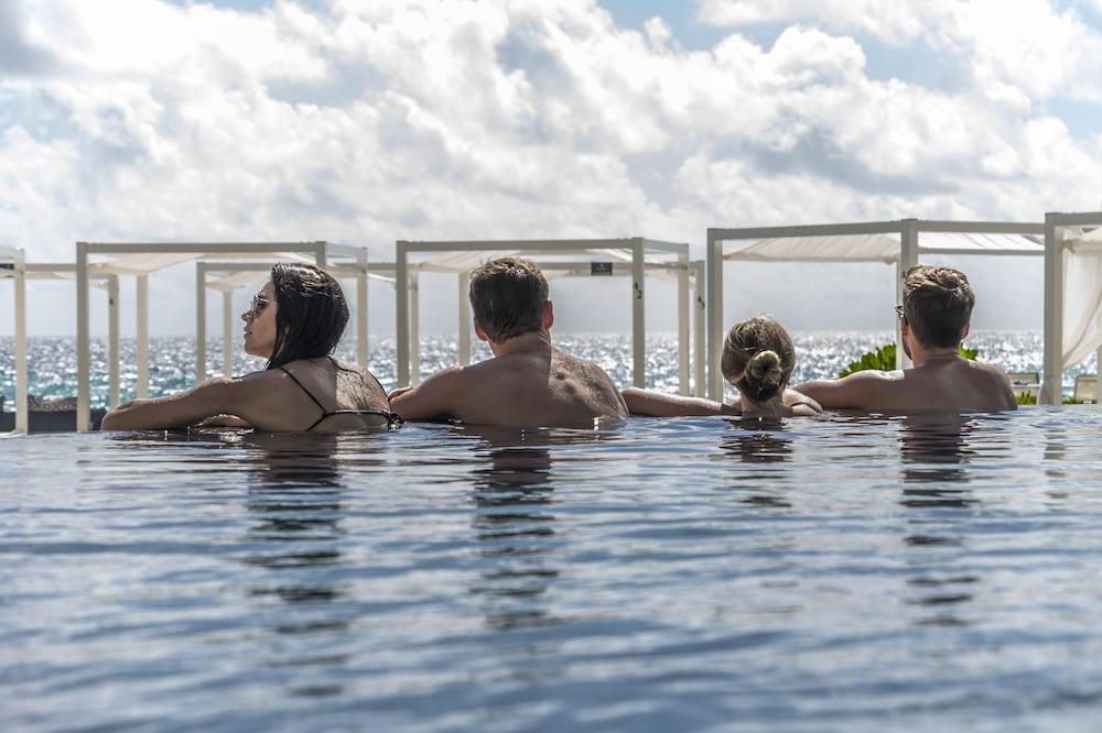 Sandos Cancun All Inclusive - Infinity Pool