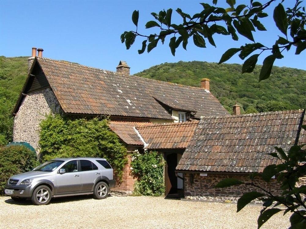 Tudor Cottage - Exterior