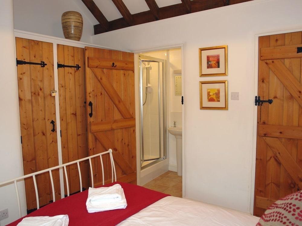 Wassail Cottage - Guestroom