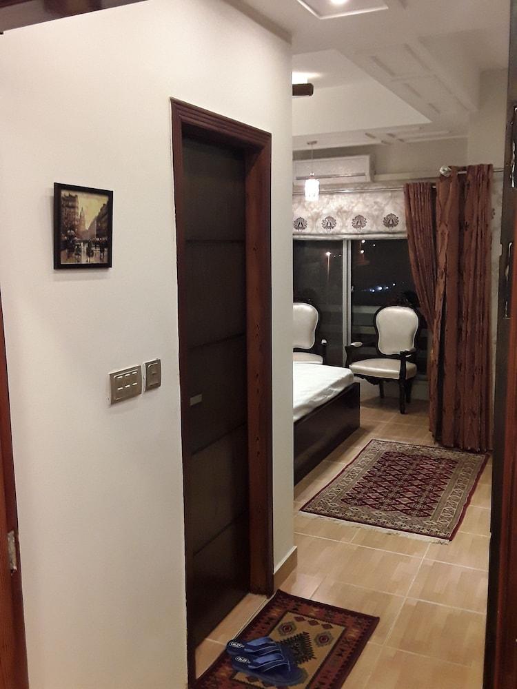 luxes Inn - Room