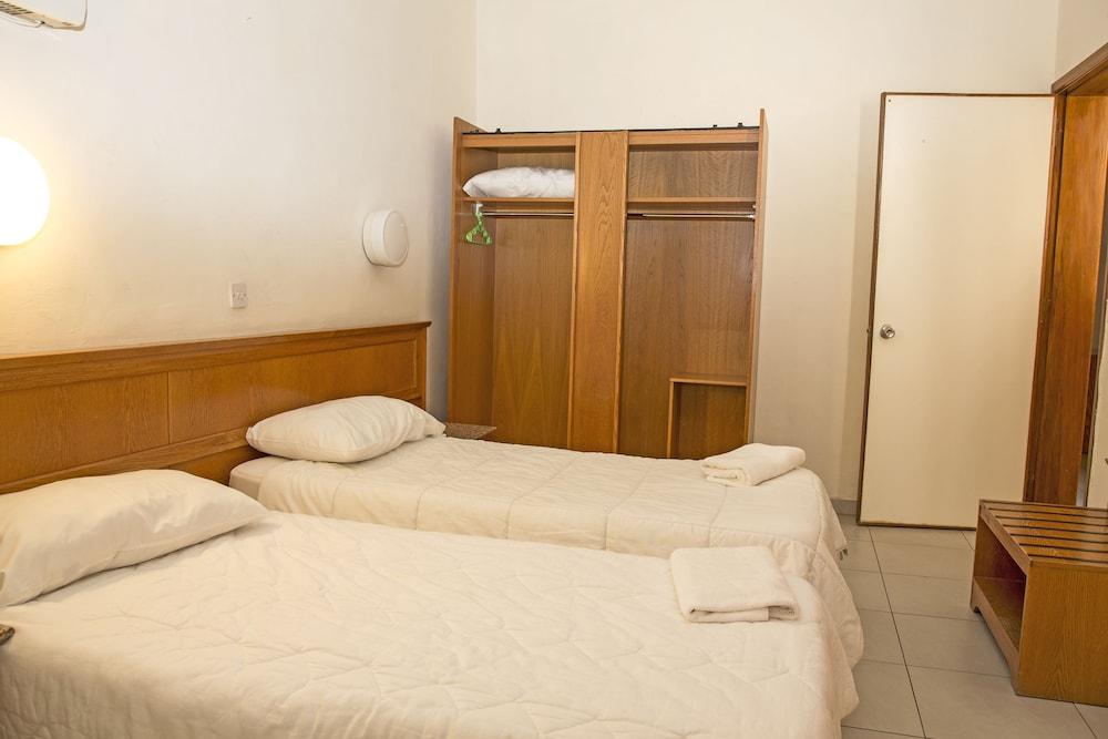 Dragonara Apartments - Guestroom