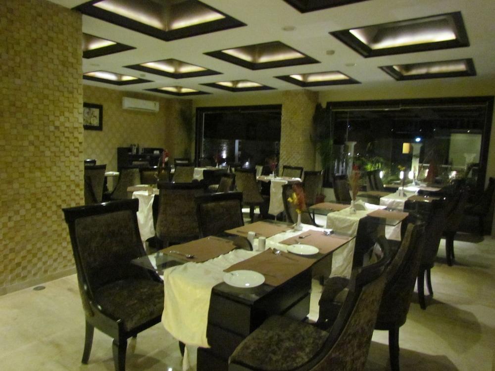 Hotel Pine Spring Wazir Bagh - Dining