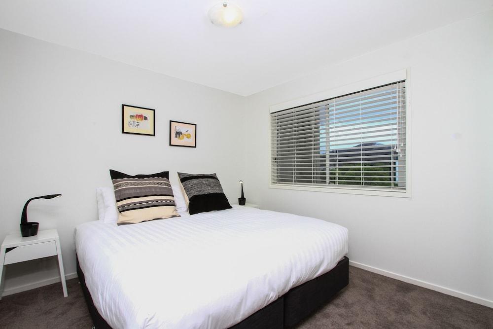 Accommodate Canberra - Braddon 33 - Room