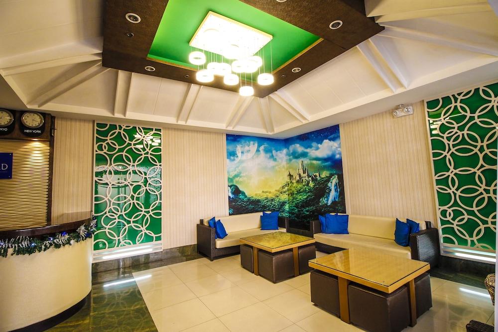 Hotel DreamWorld Araneta Cubao - Lobby Sitting Area