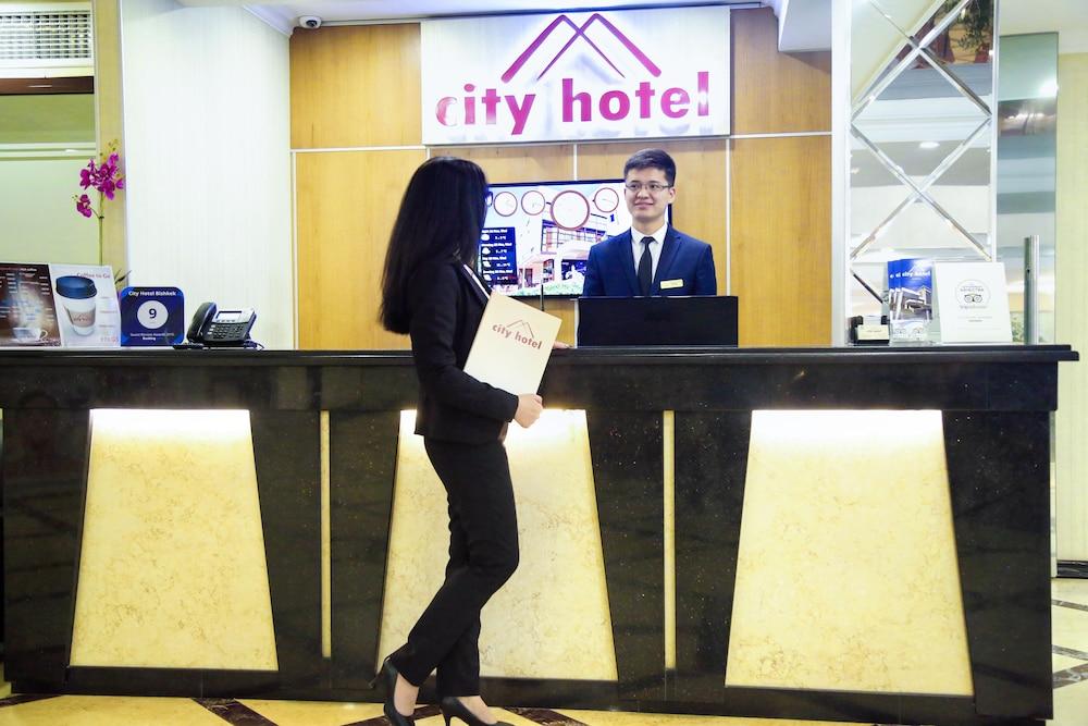 City Hotel Bishkek - Reception