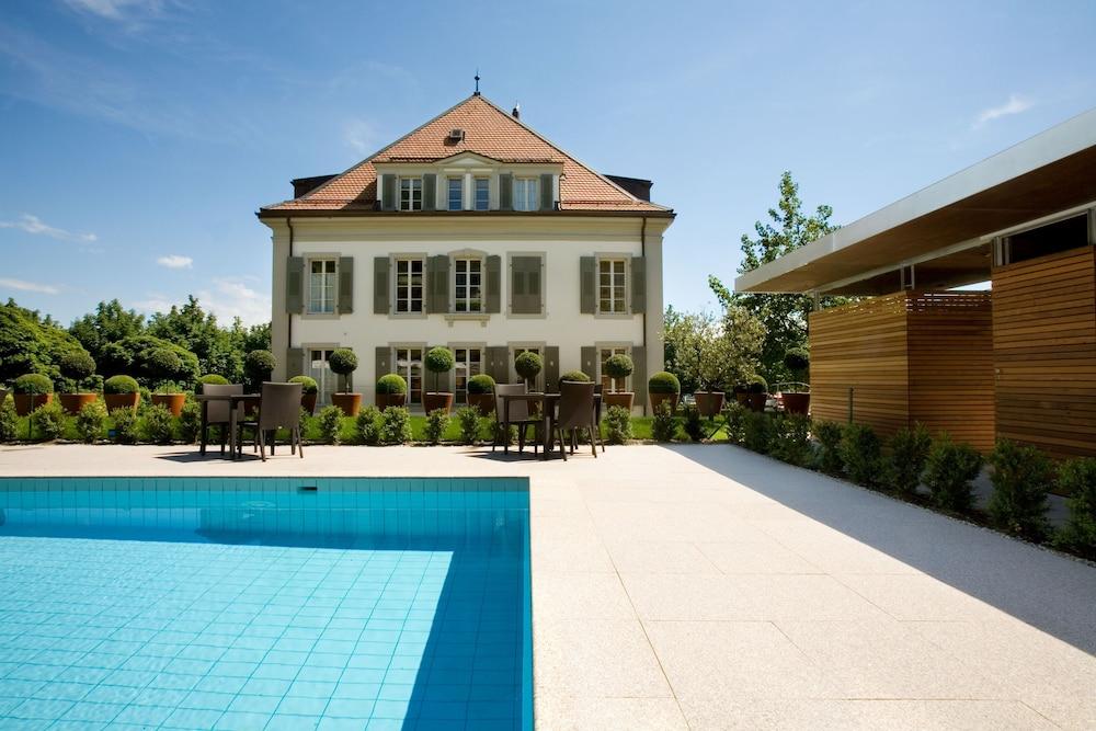 Hotel Angleterre And Residence - Outdoor Pool