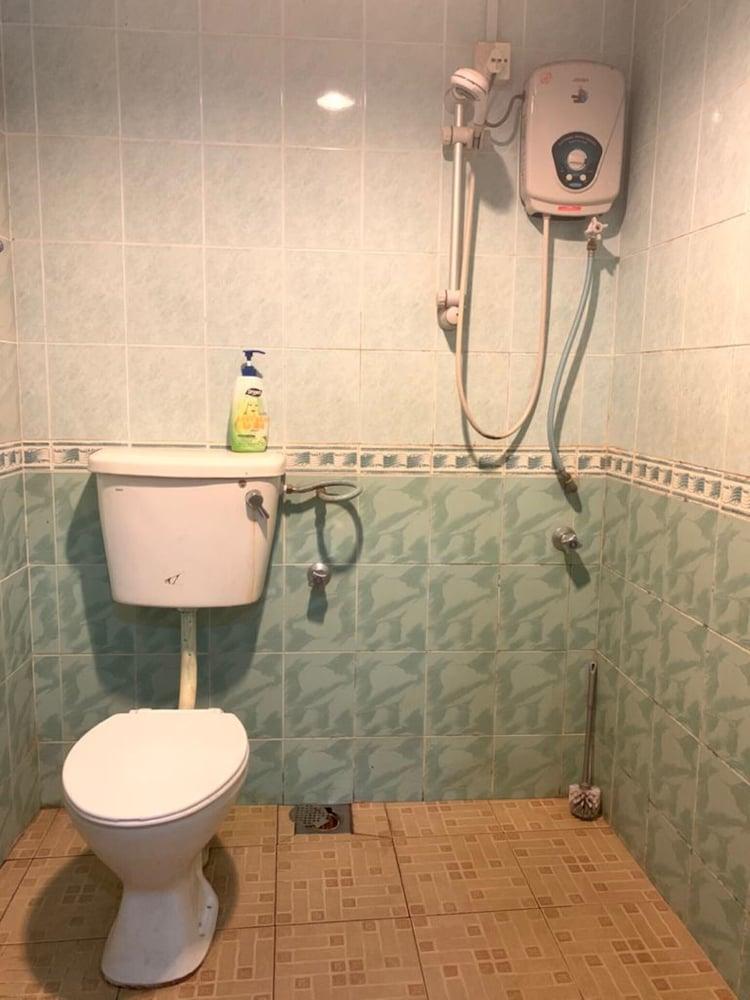 SPOT ON 89860 Yb House - Bathroom