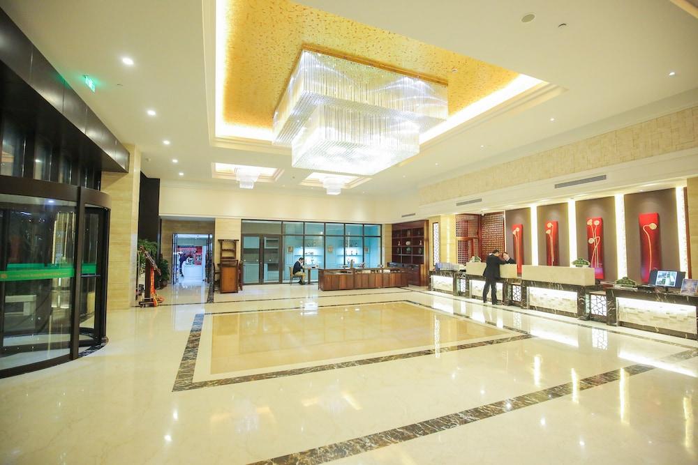 New Knight Royal Hotel - Lobby