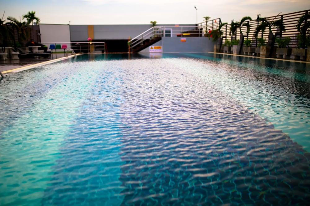 Witchuwan Sport & Spa Apartel - Rooftop Pool