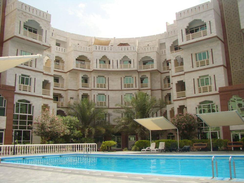 Muscat Oasis Residences - Outdoor Pool