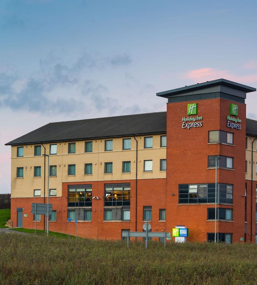 Holiday Inn Express London Luton Airport, an IHG Hotel - Featured Image