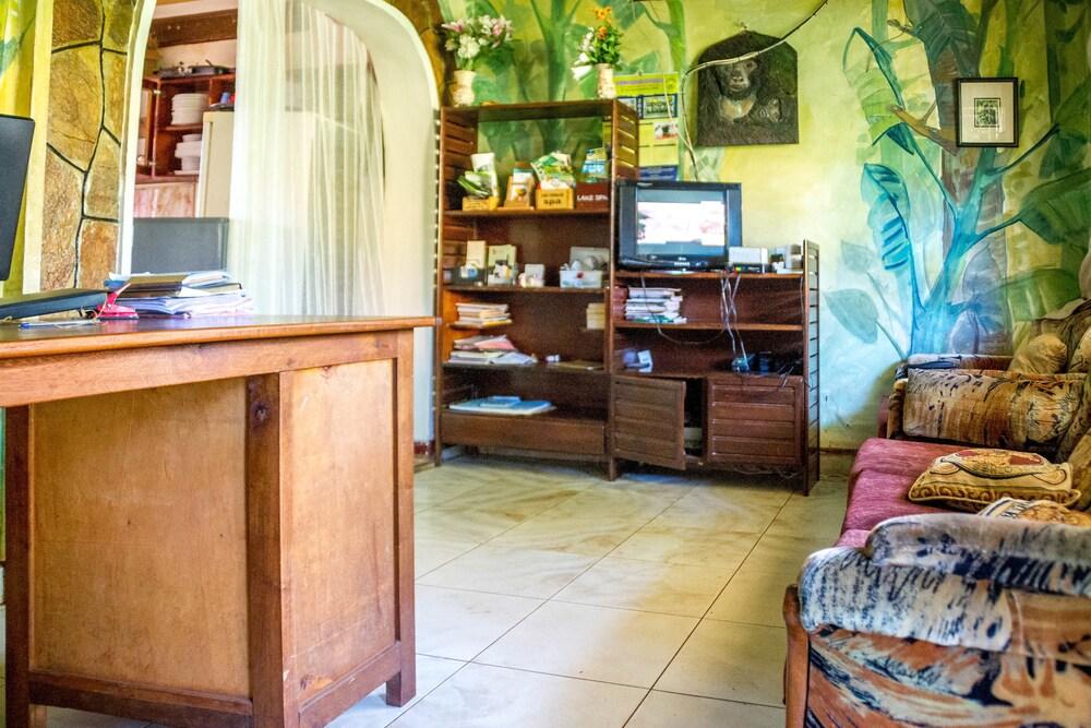 Gorilla African Guest House - Lobby