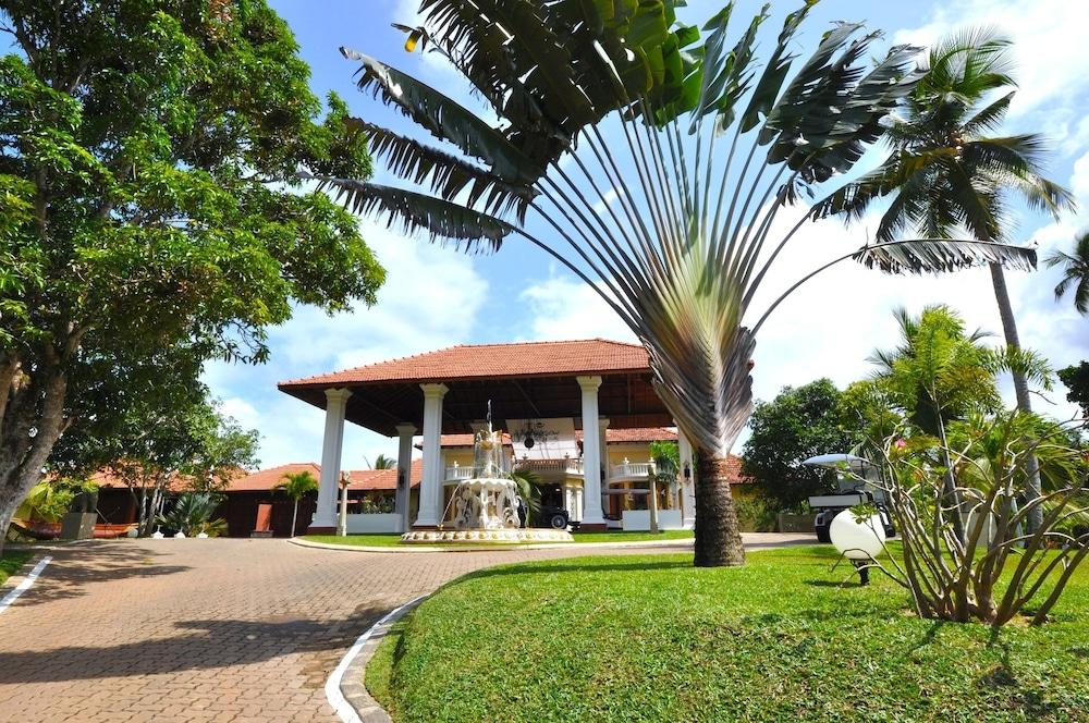 Cocoon Resort & Villas - Exterior